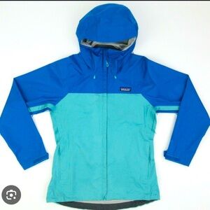 Patagonia women’s raincoat, torrentshell size extra small. Blue and teal.